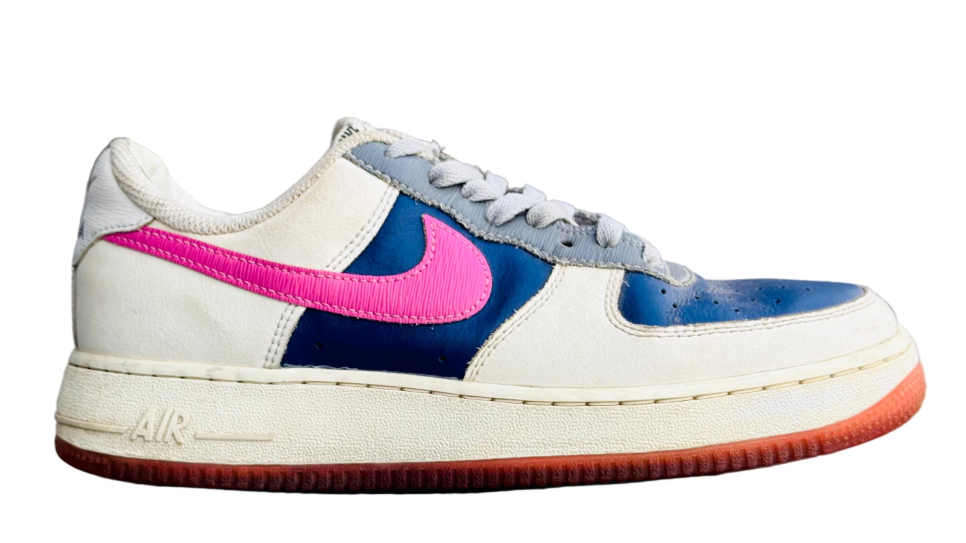 Sneaker with a colorful design