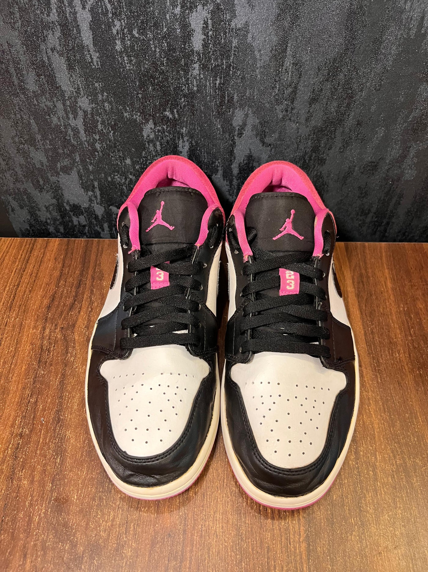 Jordan 1 Low Black Active Fuchsia size 42