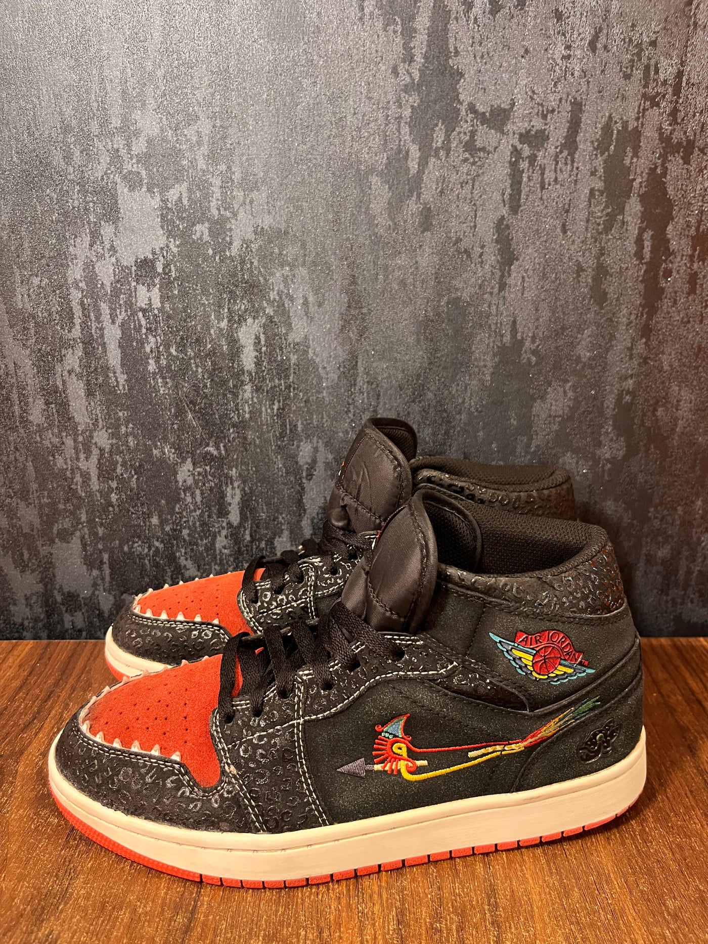 Jordan 1 Mid SE Siempre size 42