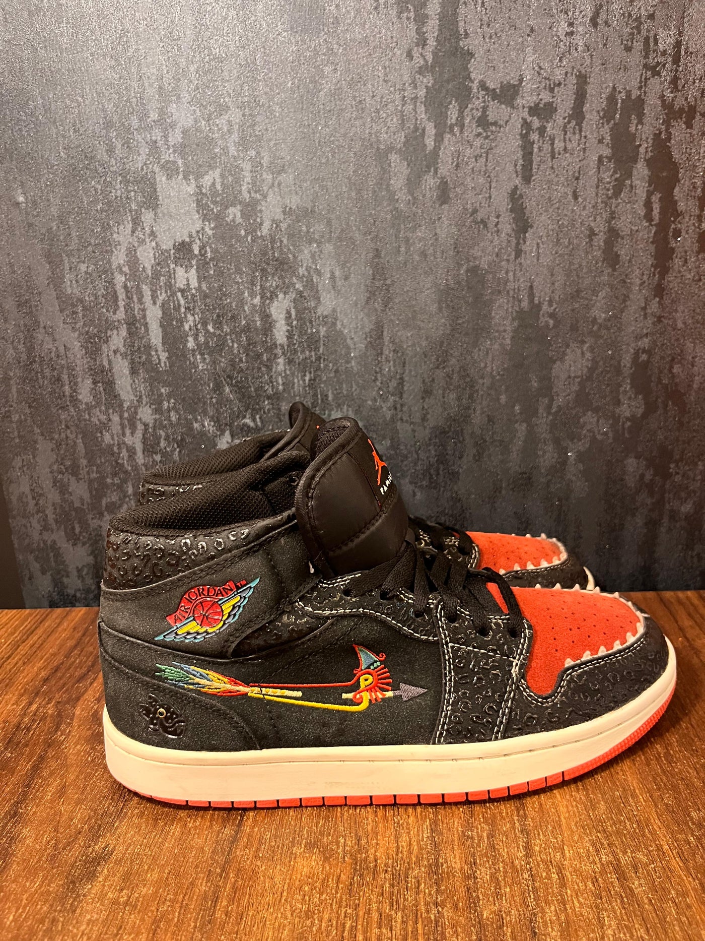 Jordan 1 Mid SE Siempre size 42