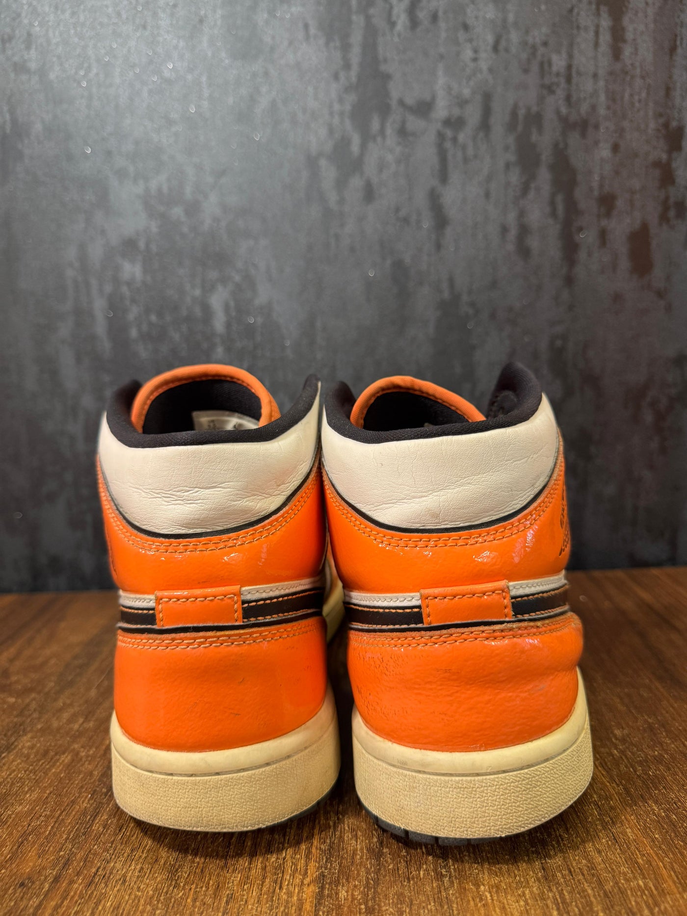 Jordan 1 Mid SE turf orange Size 43