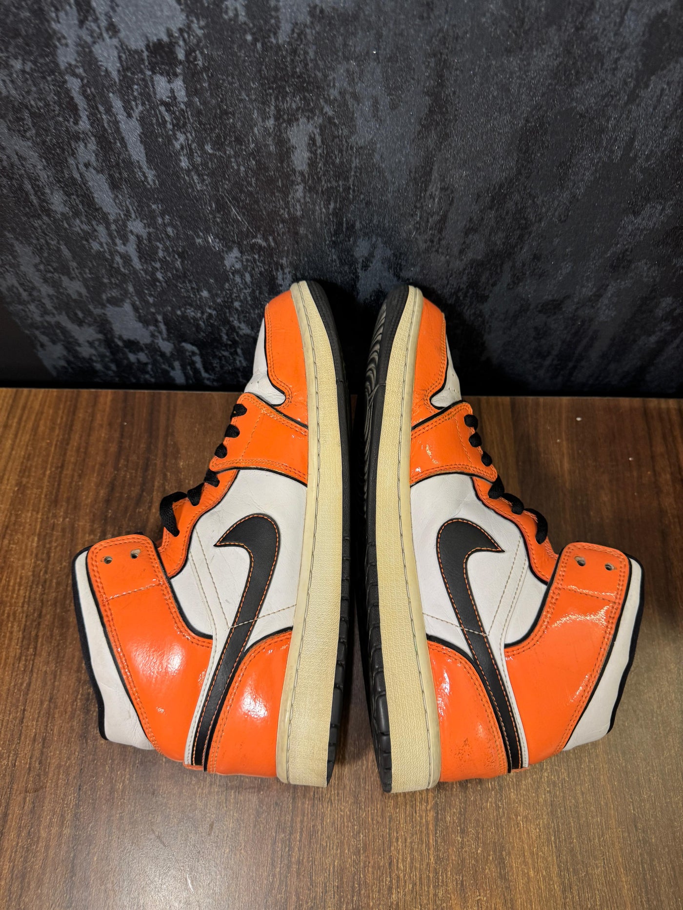 Jordan 1 Mid SE turf orange Size 43