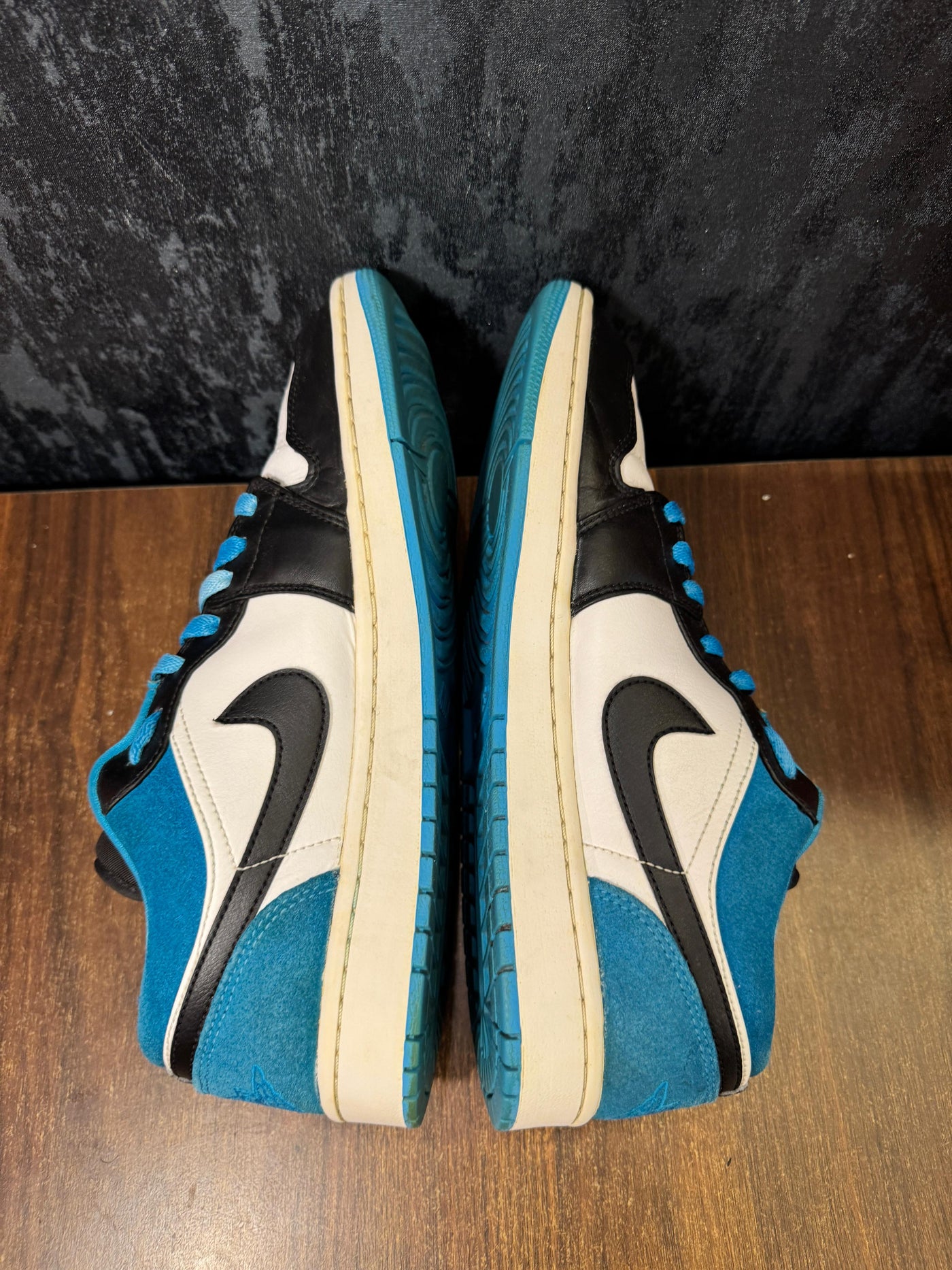 Jordan 1 Low Laser Blue size 43