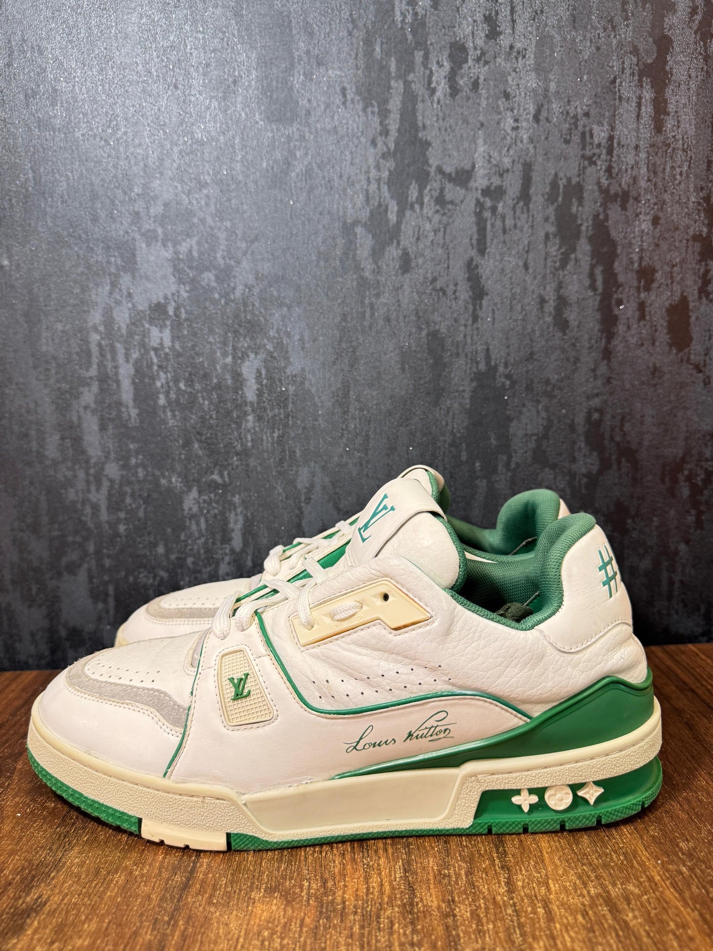 Louis Vuitton Trainer #54 Signature White Green size 43