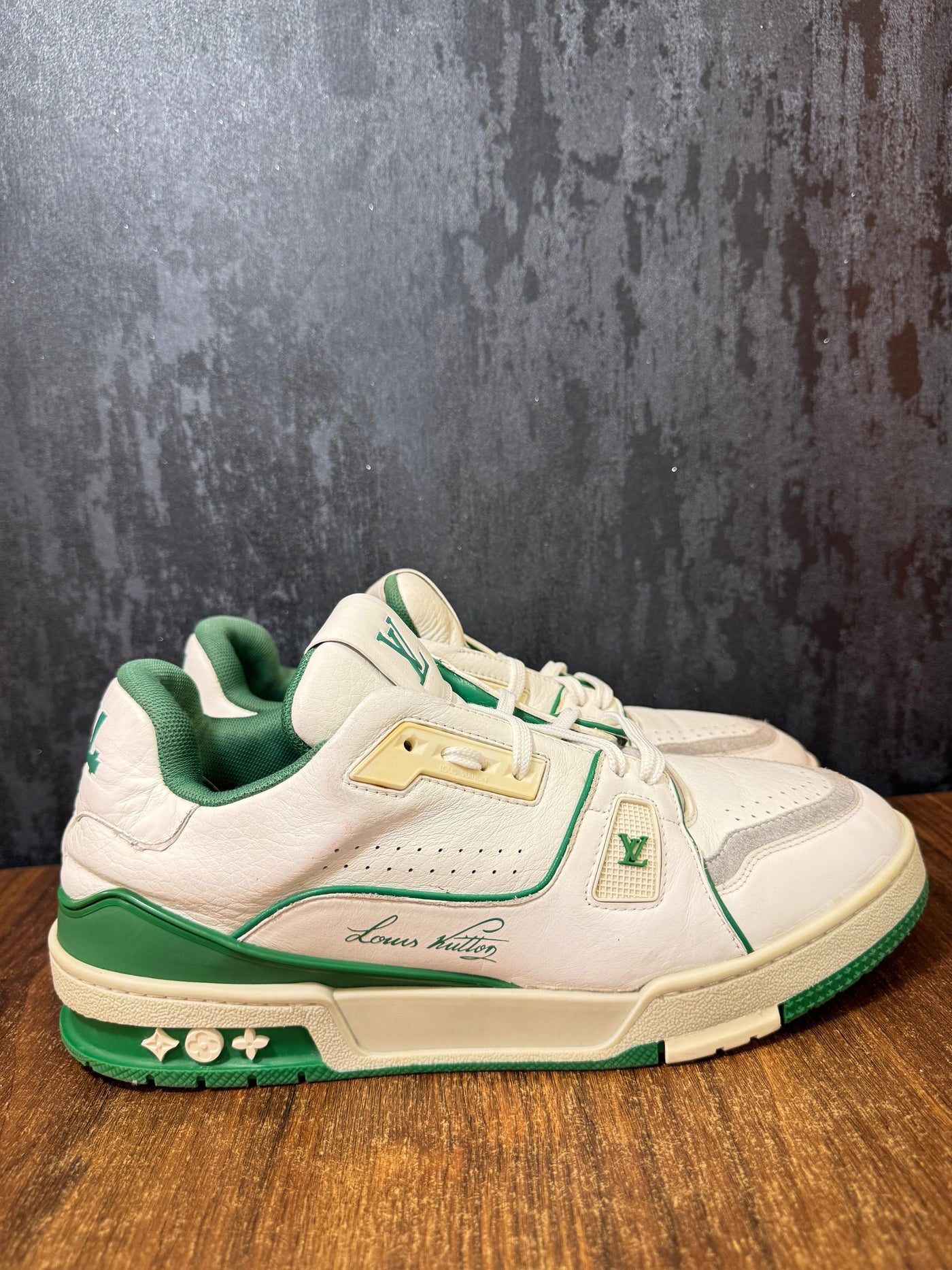 Louis Vuitton Trainer #54 Signature White Green size 43
