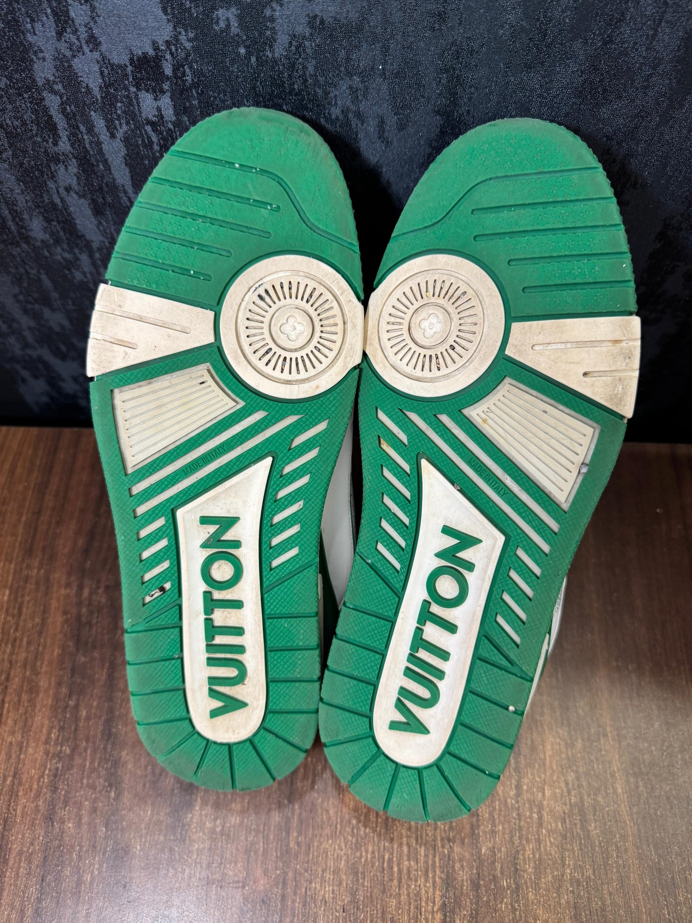 Louis Vuitton Trainer #54 Signature White Green size 43