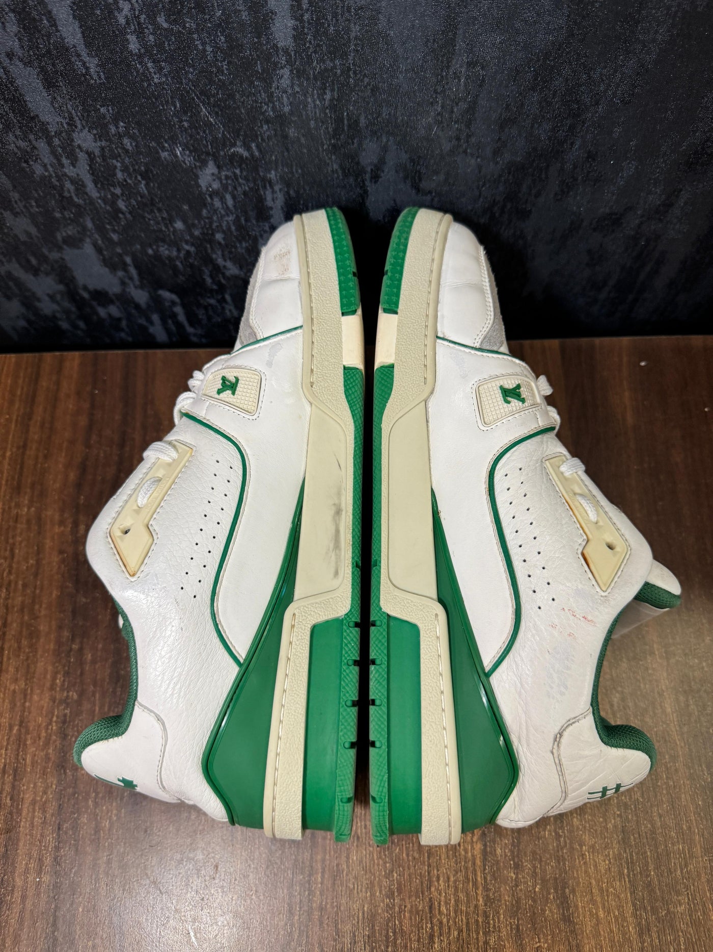 Louis Vuitton Trainer #54 Signature White Green size 43