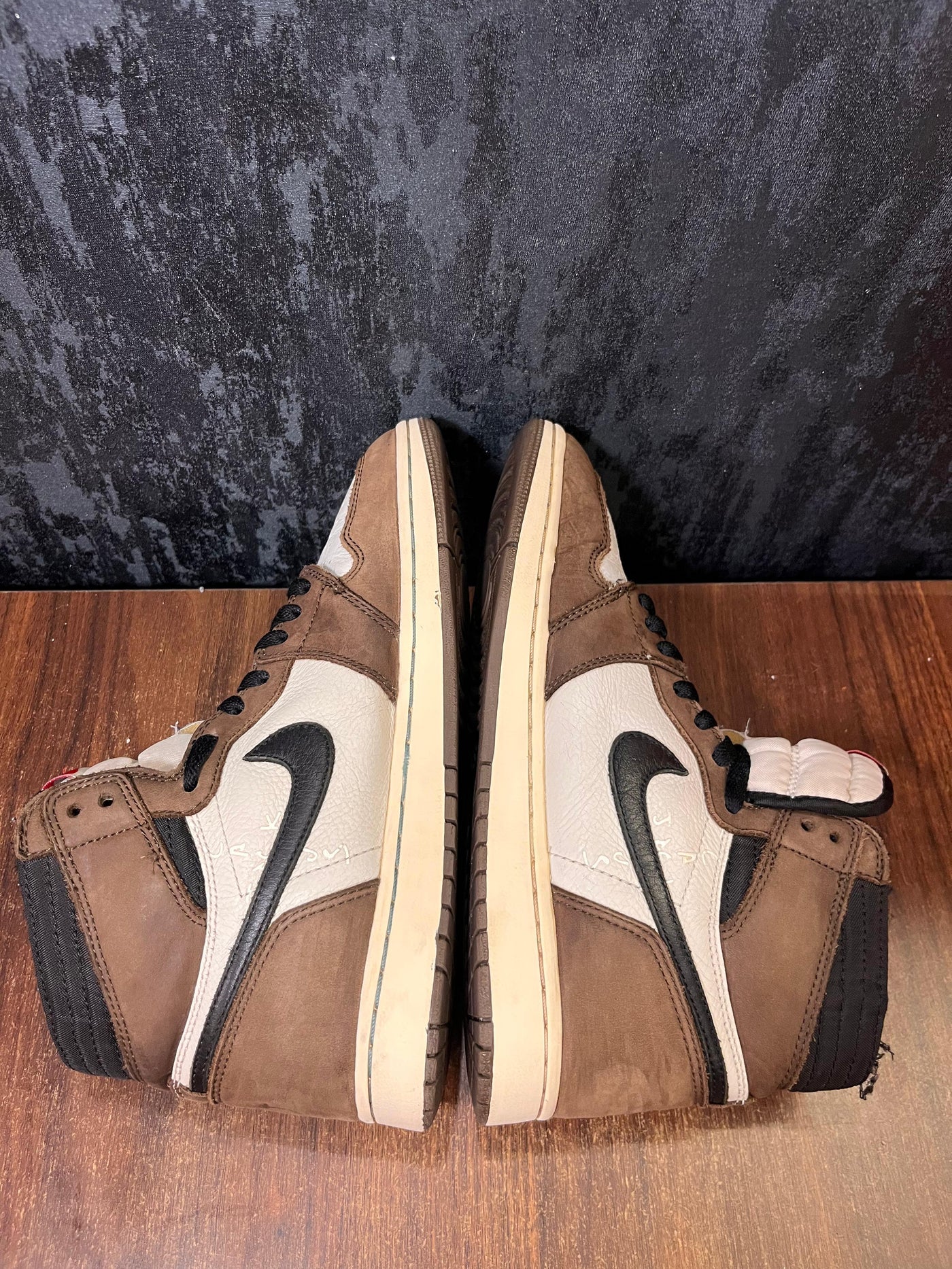 Jordan 1 Retro High OG SP Travis Scott Mocha size 40