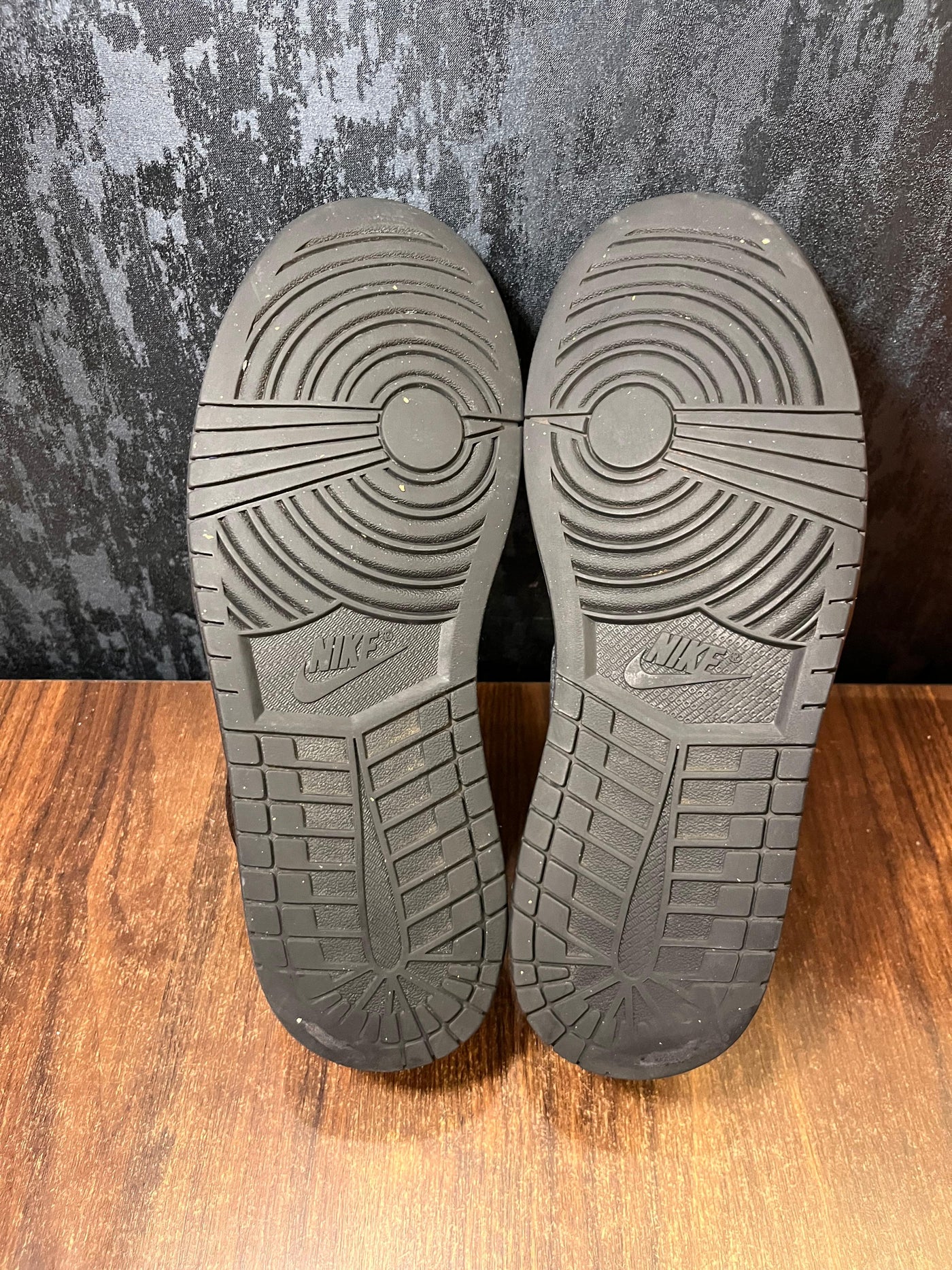 Jordan 1 Low Triple Black (2022)