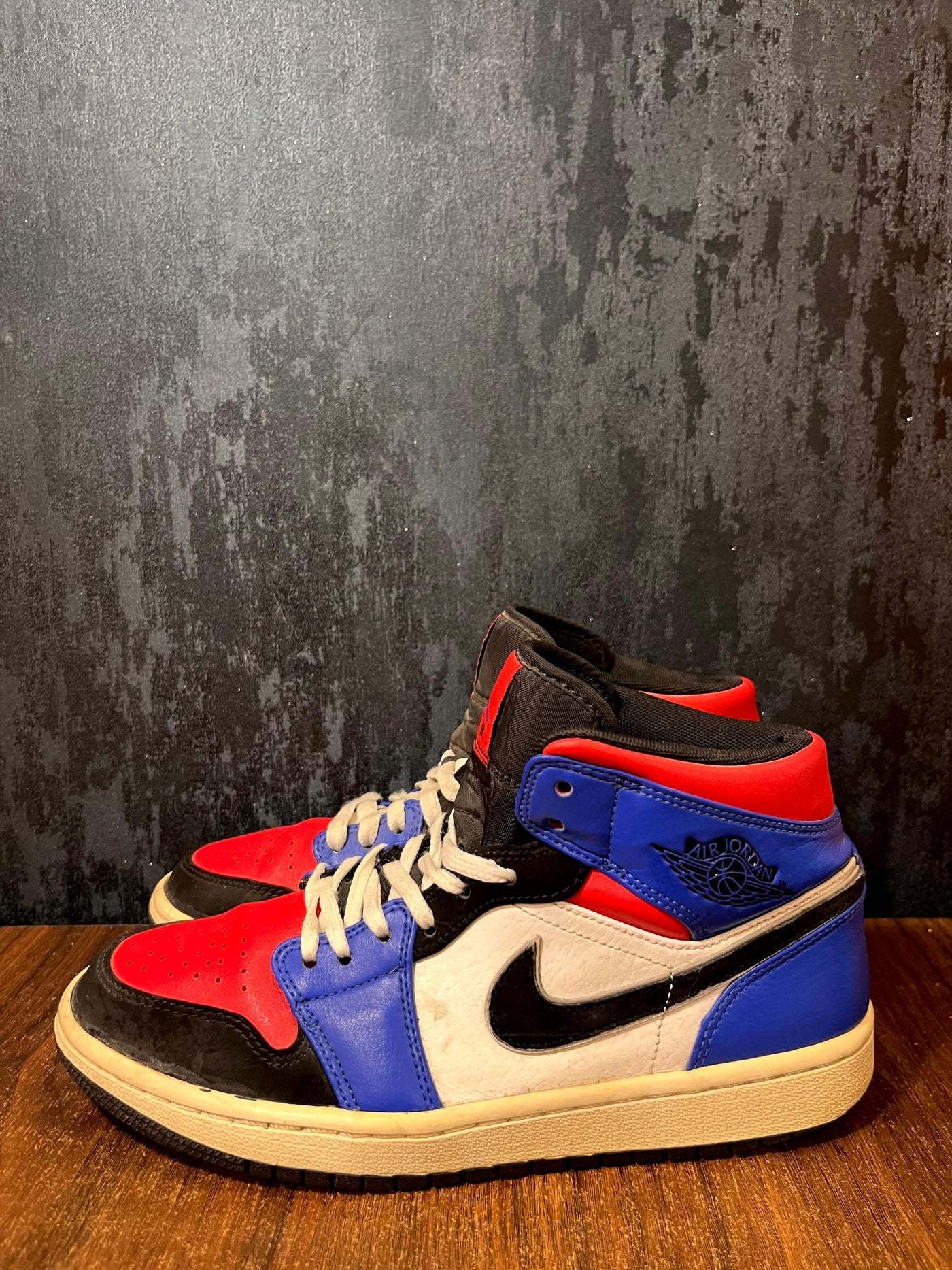 Jordan 1 Mid Top 3 Size 40